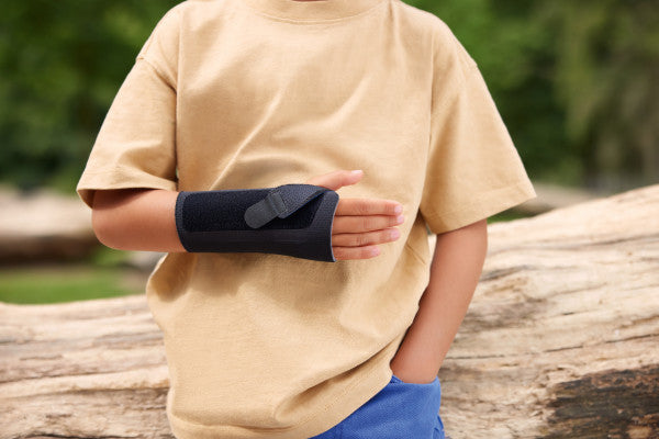Actimove Kids Wrist Stabilizer Removable Metal Stay, Right/Left, Black, Pediatric